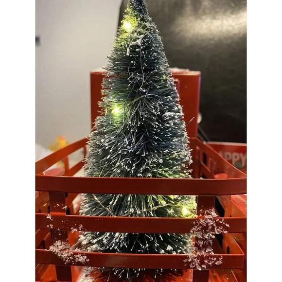 LIGHT UP RED CHRISTMAS TRUCK DECORATION  WITH CHRISTMAS TREE & WREATH -BRAND NEW - Picture 9 of 12